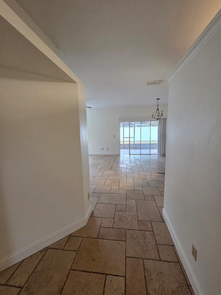 1916 Windsor Oak Dr #NA - Photo 6 of 14