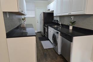 724 W Roscoe St #SG - Photo 1 of 1