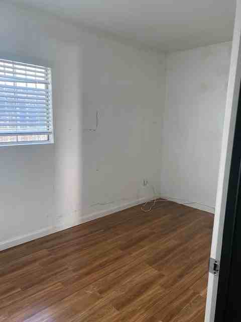 930 N Genesee Ave #B - Photo 6 of 9