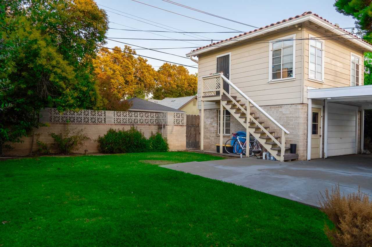 2504 North Vagedes Avenue #3 - Photo 5 of 9