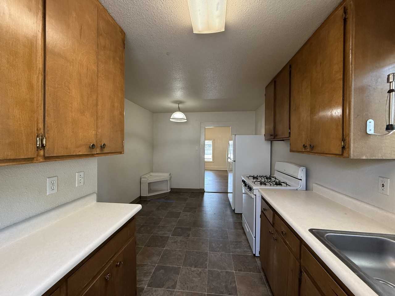 1205 Warner St #1 - Photo 5 of 15