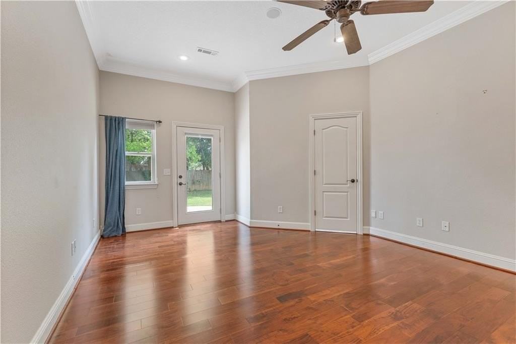 501 Se Eaton St - Photo 7 of 18