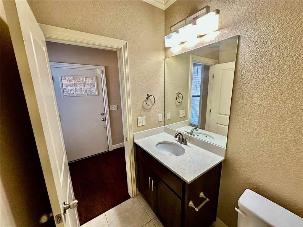 6613 Valley View Rd - Photo 6 of 36