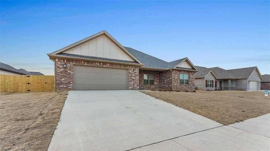 123 N Banner Ave - Photo 2 of 17