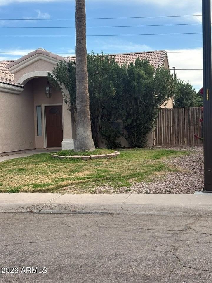 1913 E Marquette Dr - Photo 4 of 24