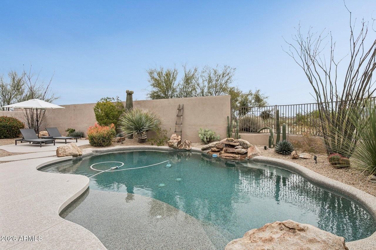 10831 E White Feather Ln - Photo 4 of 34