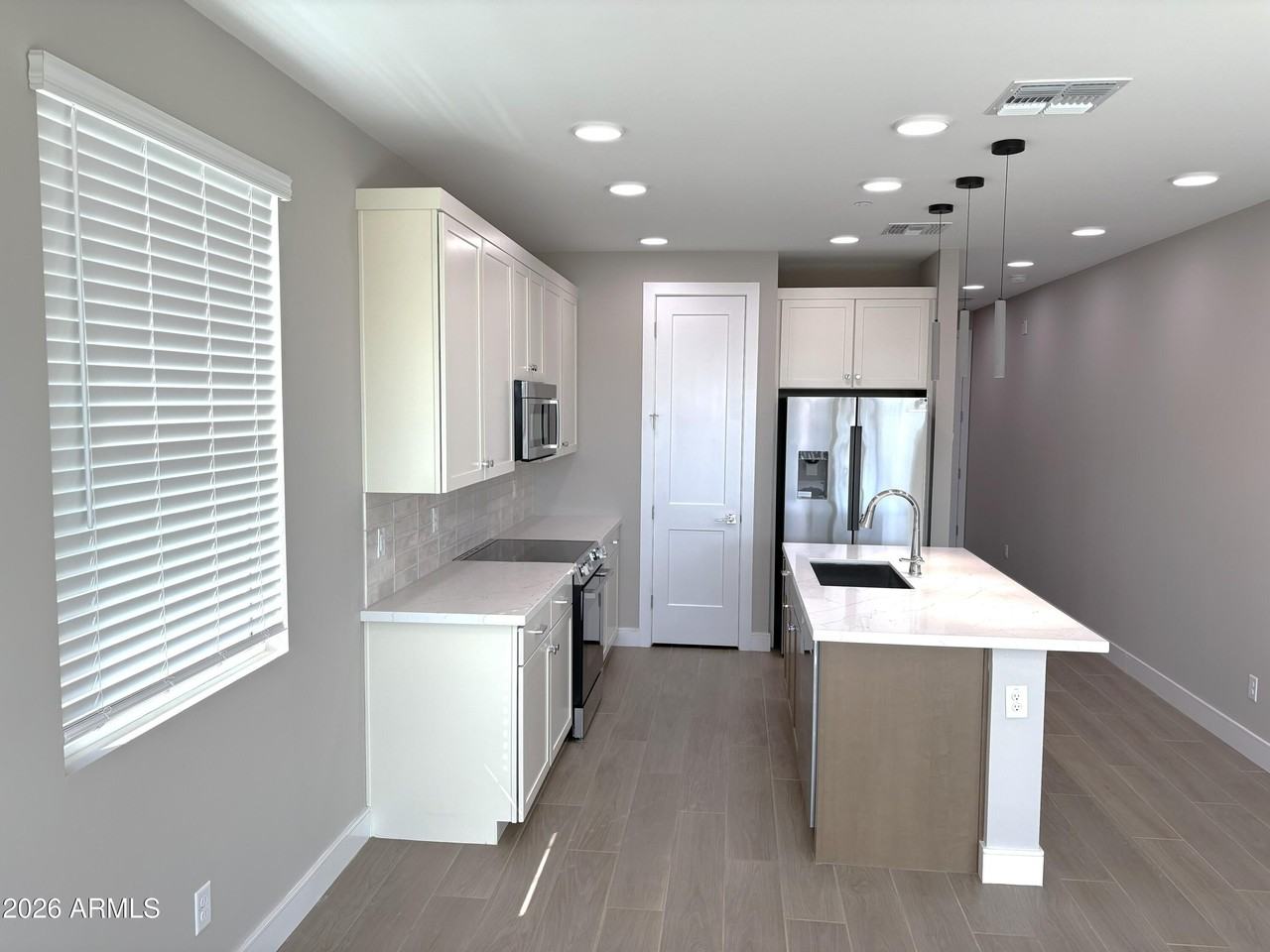 1009 E Pasadena Ave - Photo 3 of 33