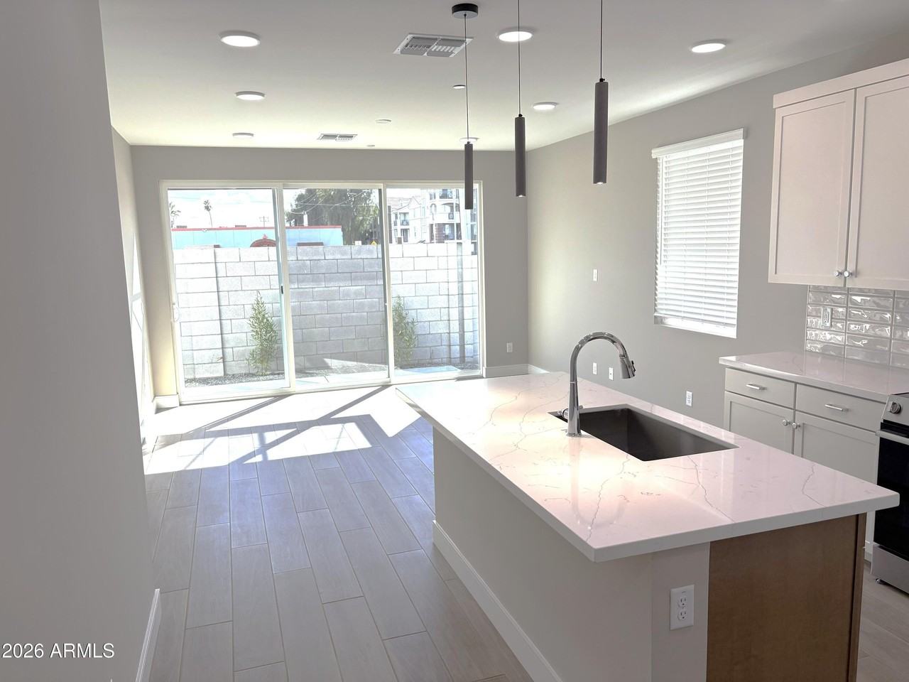 1009 E Pasadena Ave - Photo 4 of 33