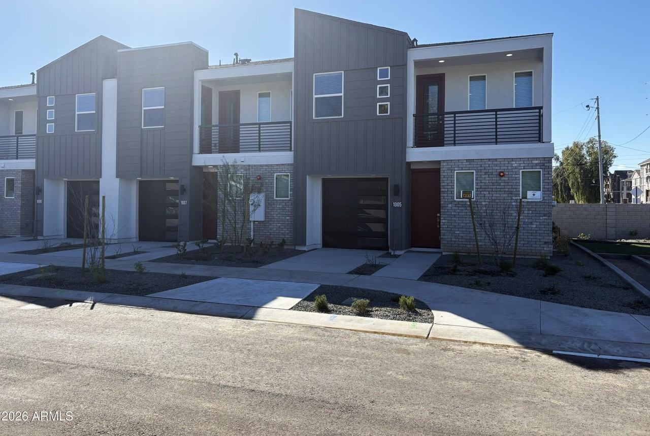 1009 E Pasadena Ave - Photo 5 of 33