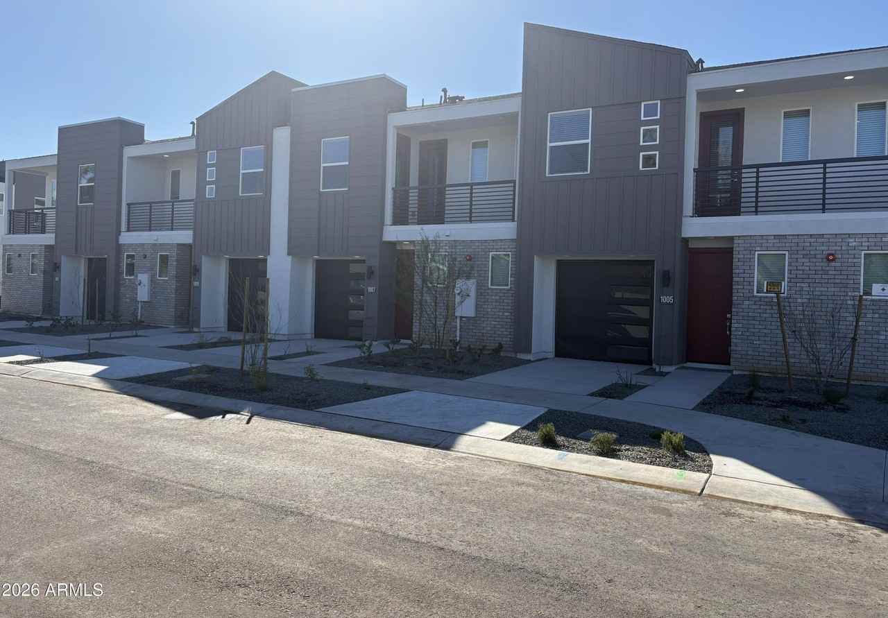 1009 E Pasadena Ave - Photo 7 of 33