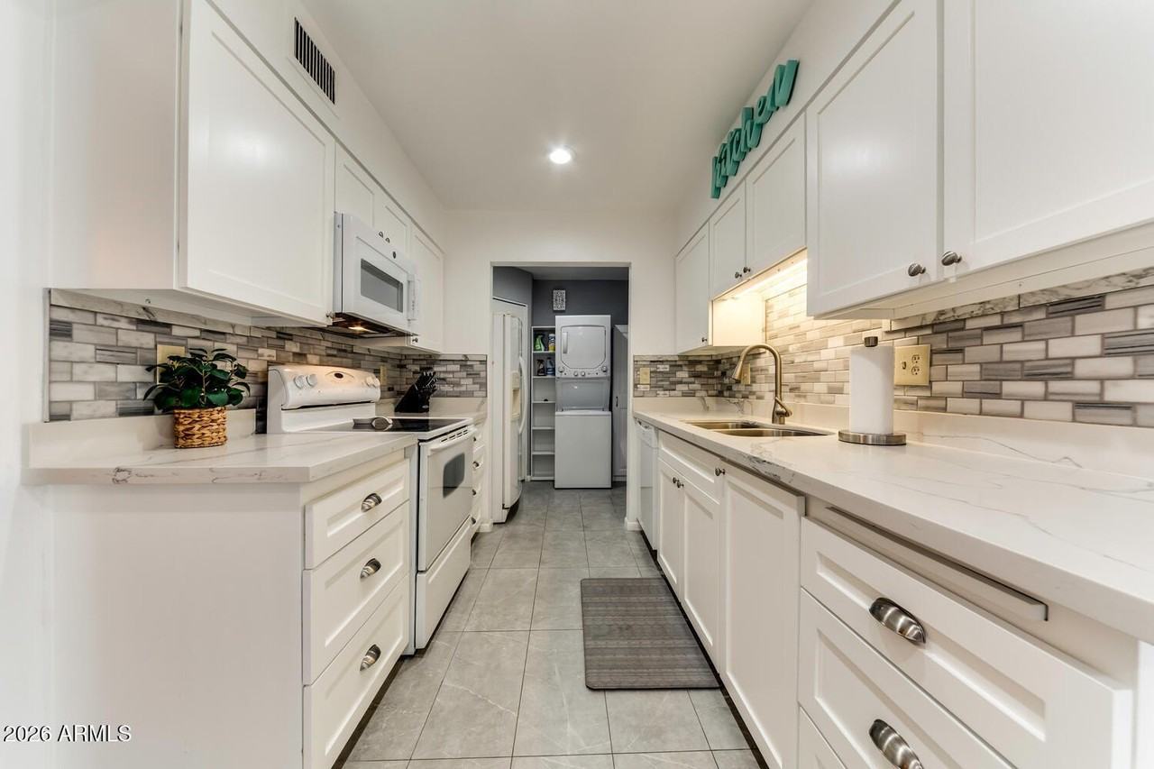 18826 N 134th Ave - Photo 5 of 28