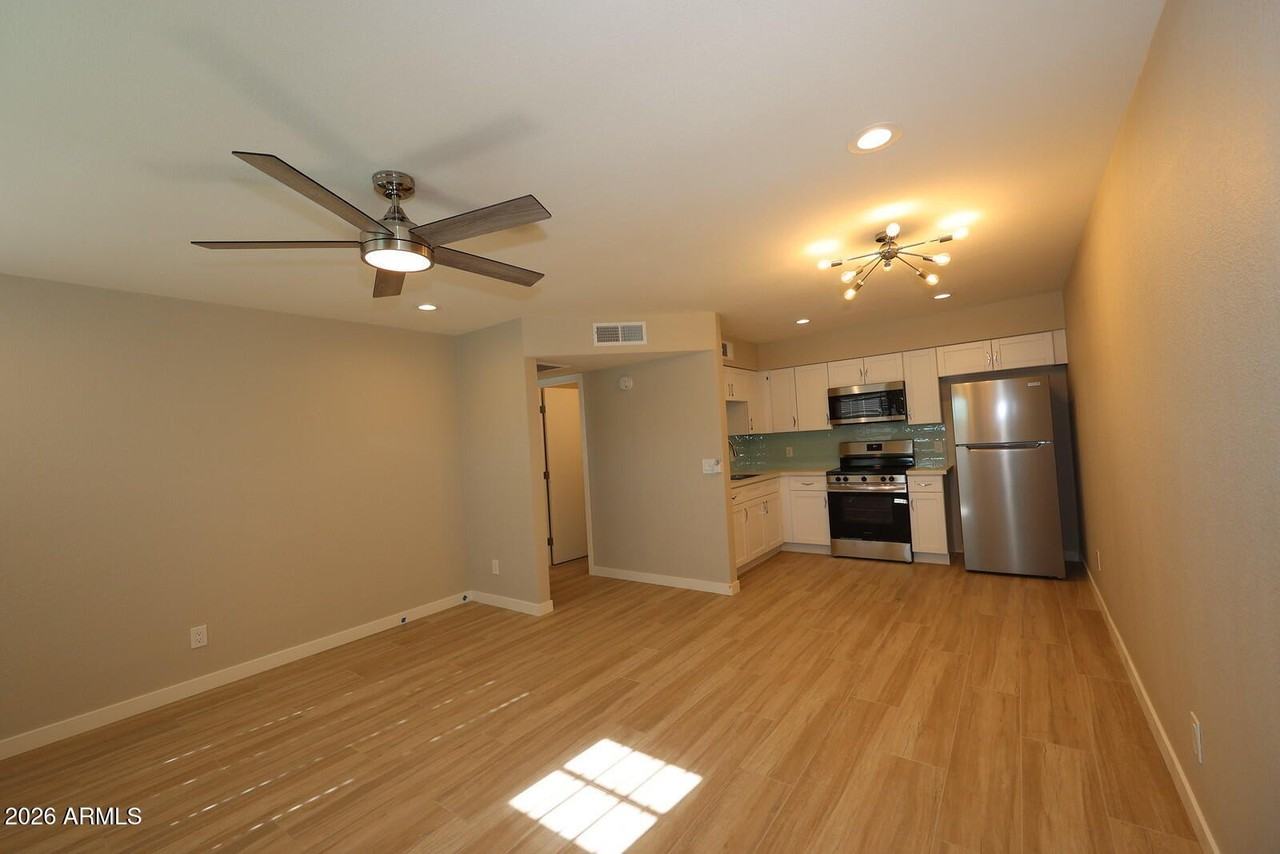 476 E Linda Ave Apt 3 #3 - Photo 4 of 8