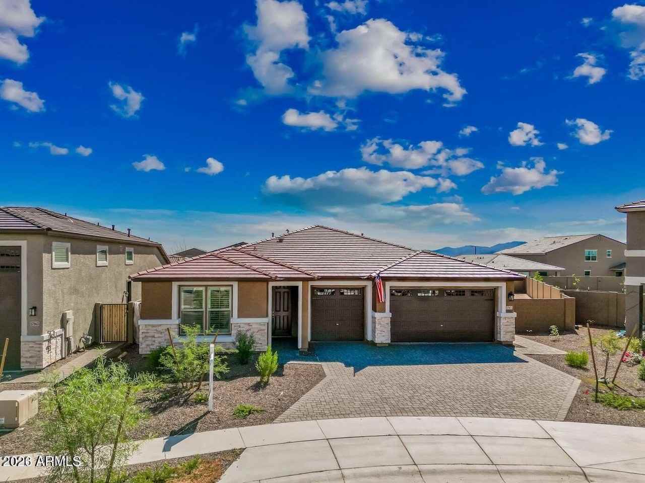 17871 W Straight Arrow Ln - Photo 2 of 22