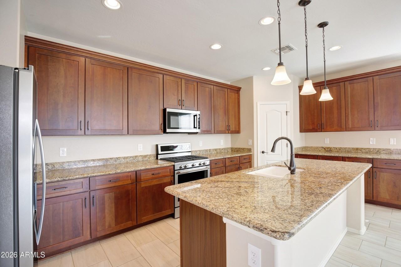 12043 W Desert Sun Ln - Photo 7 of 46