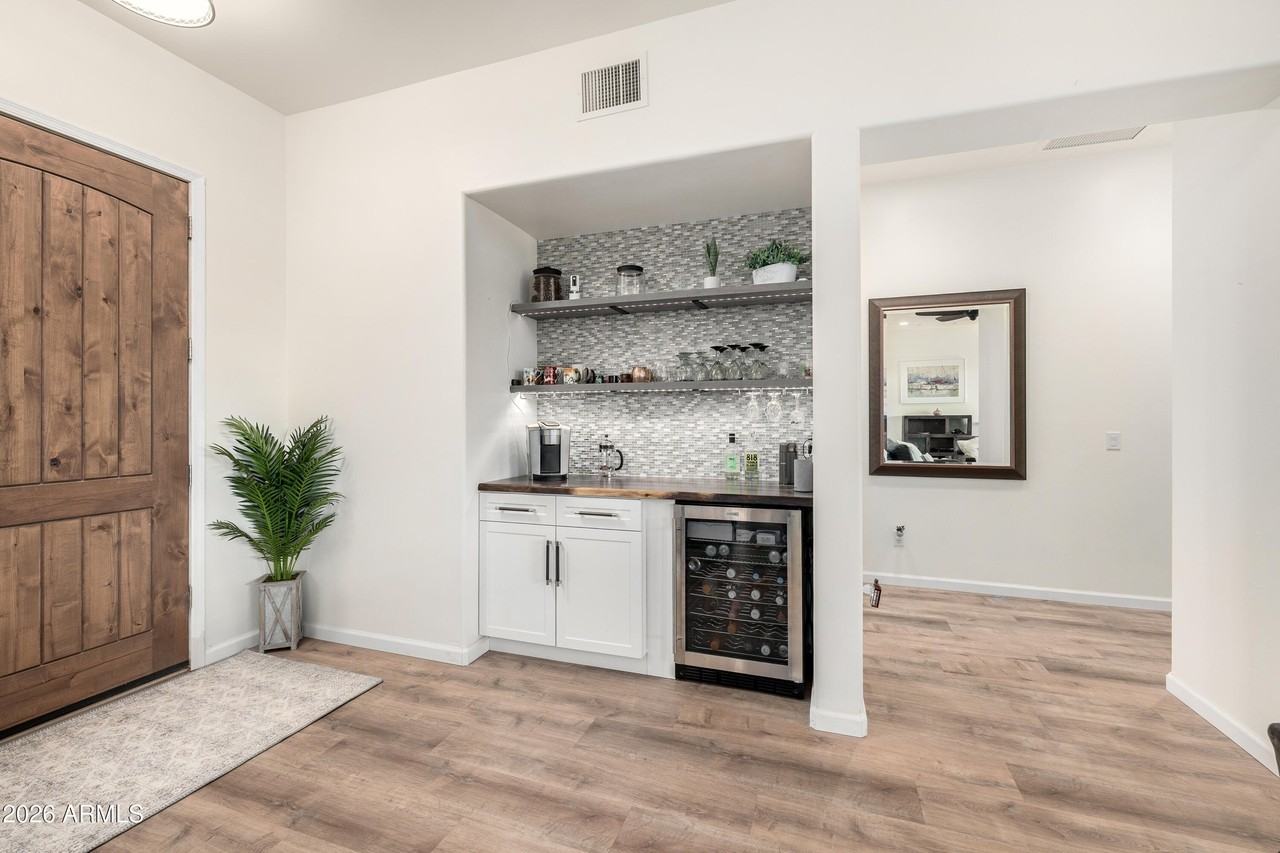 1415 W Lavitt Ln - Photo 3 of 50