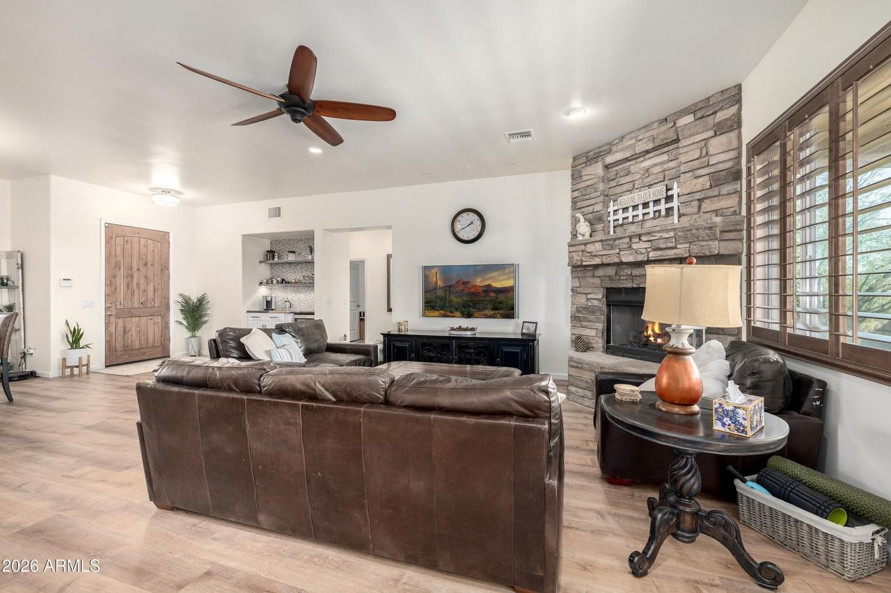 1415 W Lavitt Ln - Photo 7 of 50