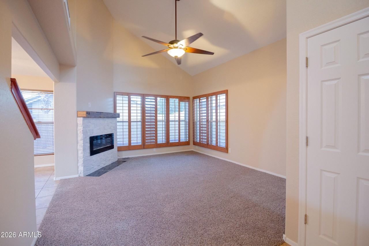 506 E Utopia Rd - Photo 5 of 20