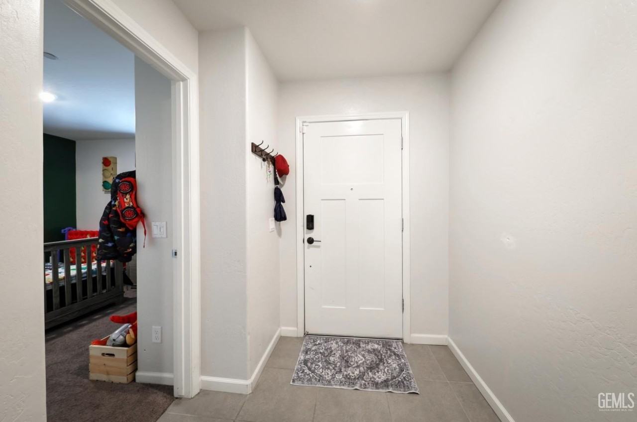 6012 Esmerelda Ave - Photo 4 of 24