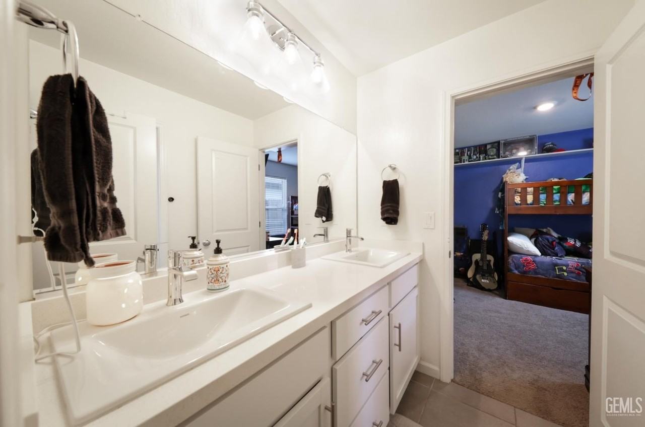 6012 Esmerelda Ave - Photo 5 of 24