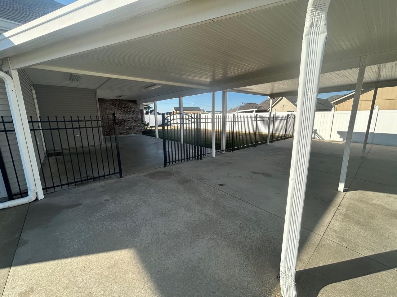 117 Windsor St - Photo 4 of 34