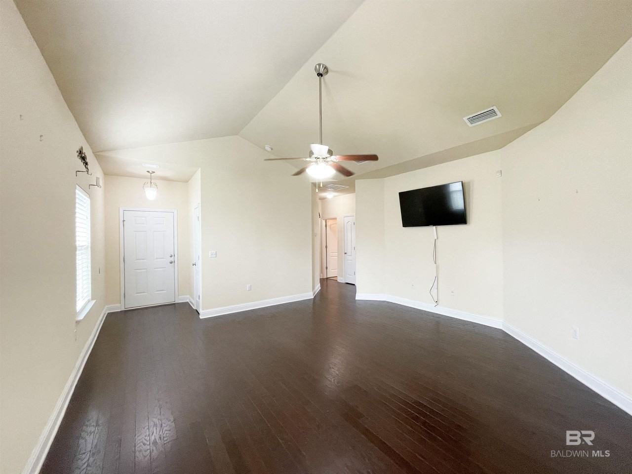 10588 Dunmore Dr - Photo 3 of 17