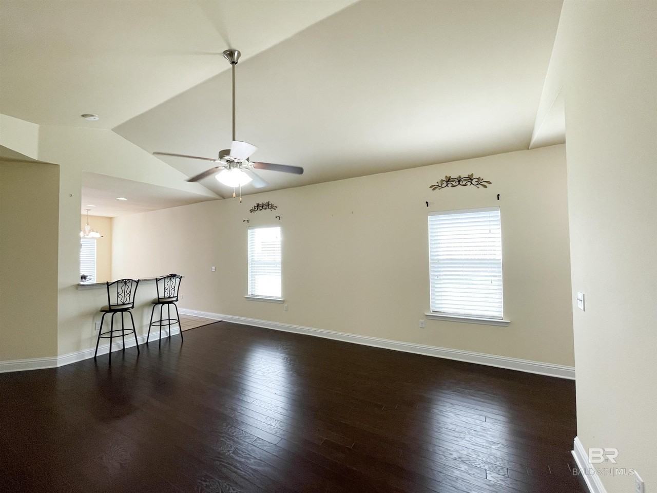 10588 Dunmore Dr - Photo 4 of 17