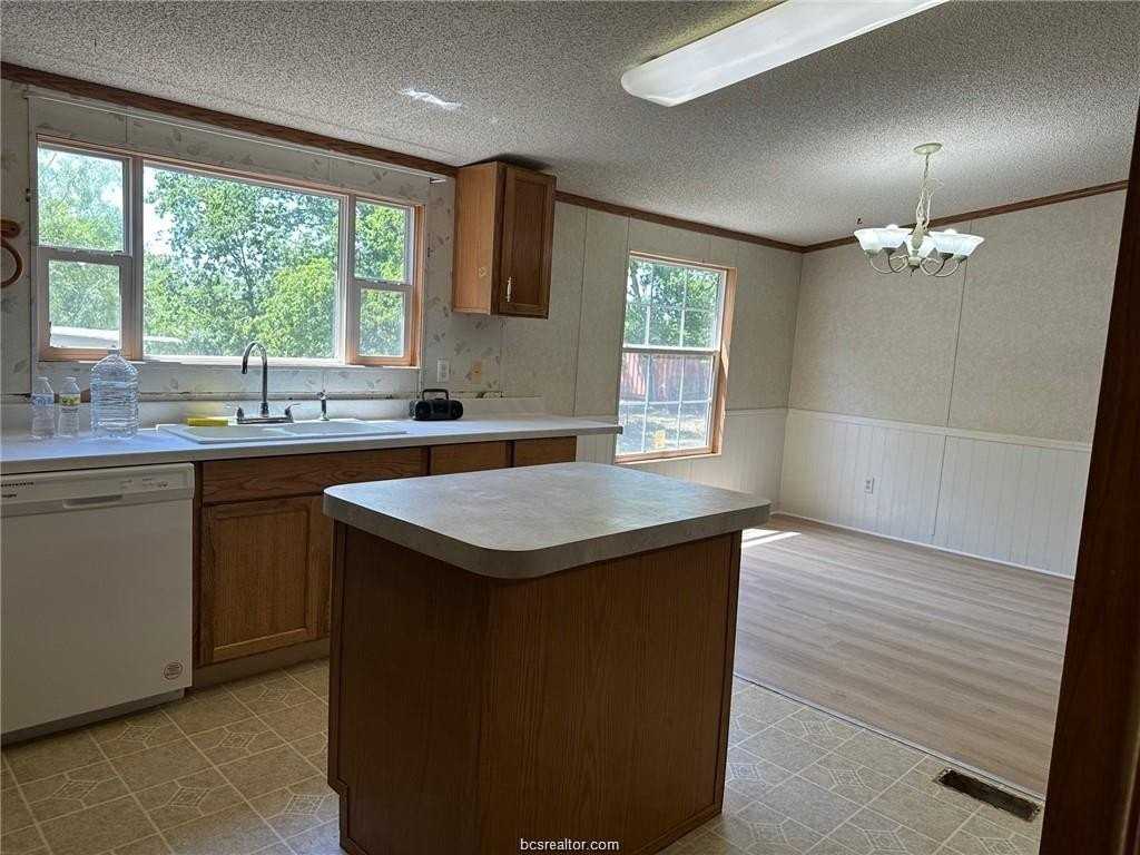 3180 Henderson Road - Photo 3 of 10