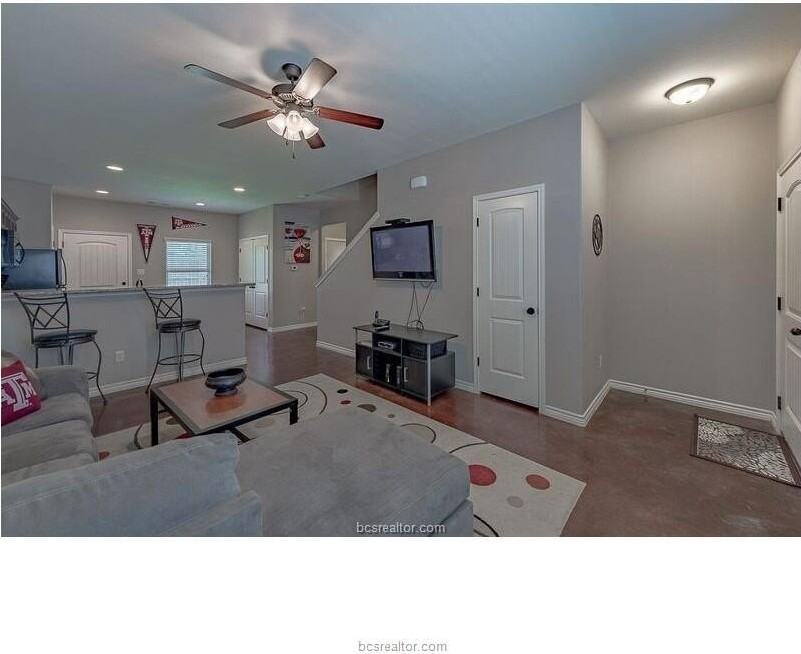 129 Watson St - Photo 3 of 20