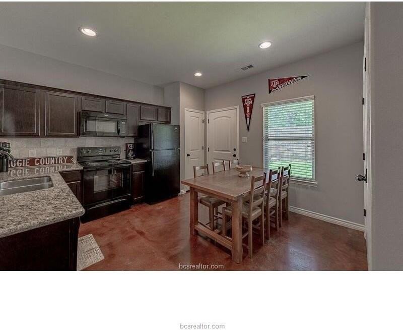 129 Watson St - Photo 4 of 20