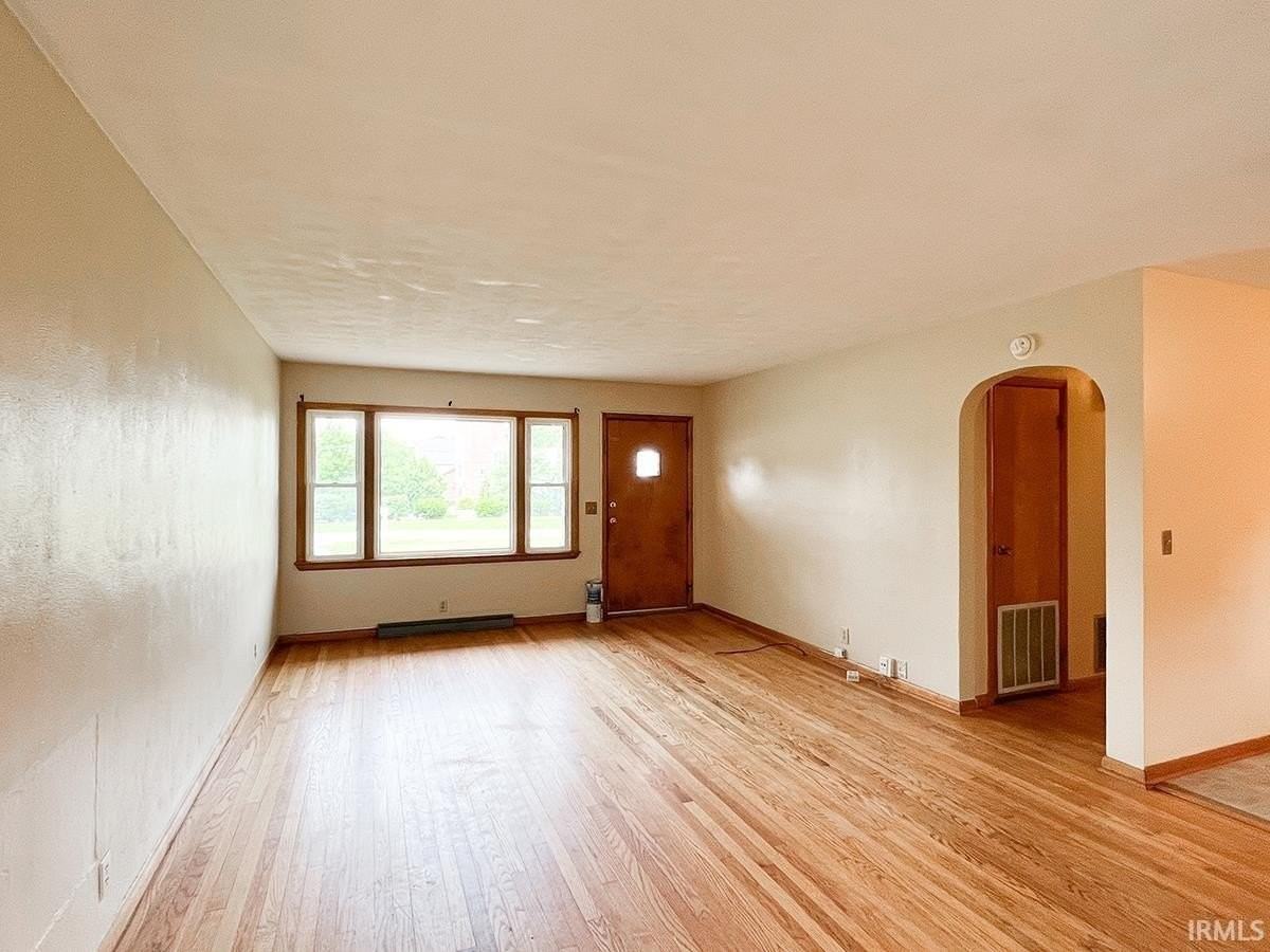 4336 E 10th St - Photo 2 of 27