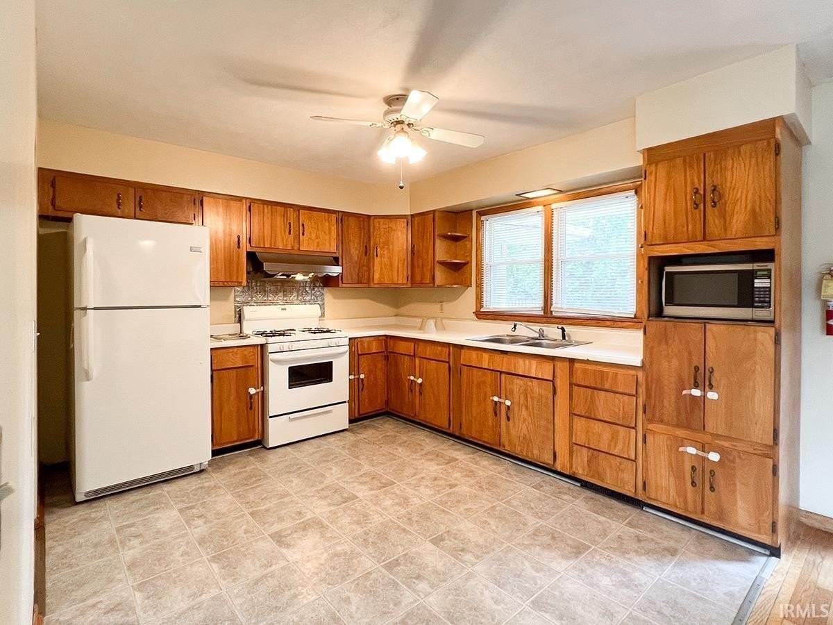 4336 E 10th St - Photo 5 of 27