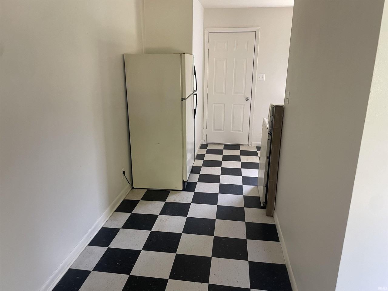 5229 S College Dr - Photo 3 of 13