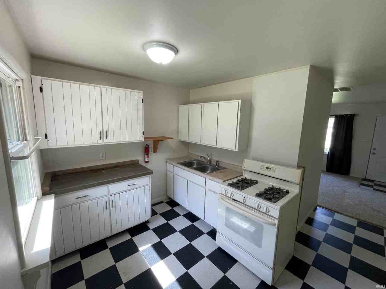 5229 S College Dr - Photo 4 of 13