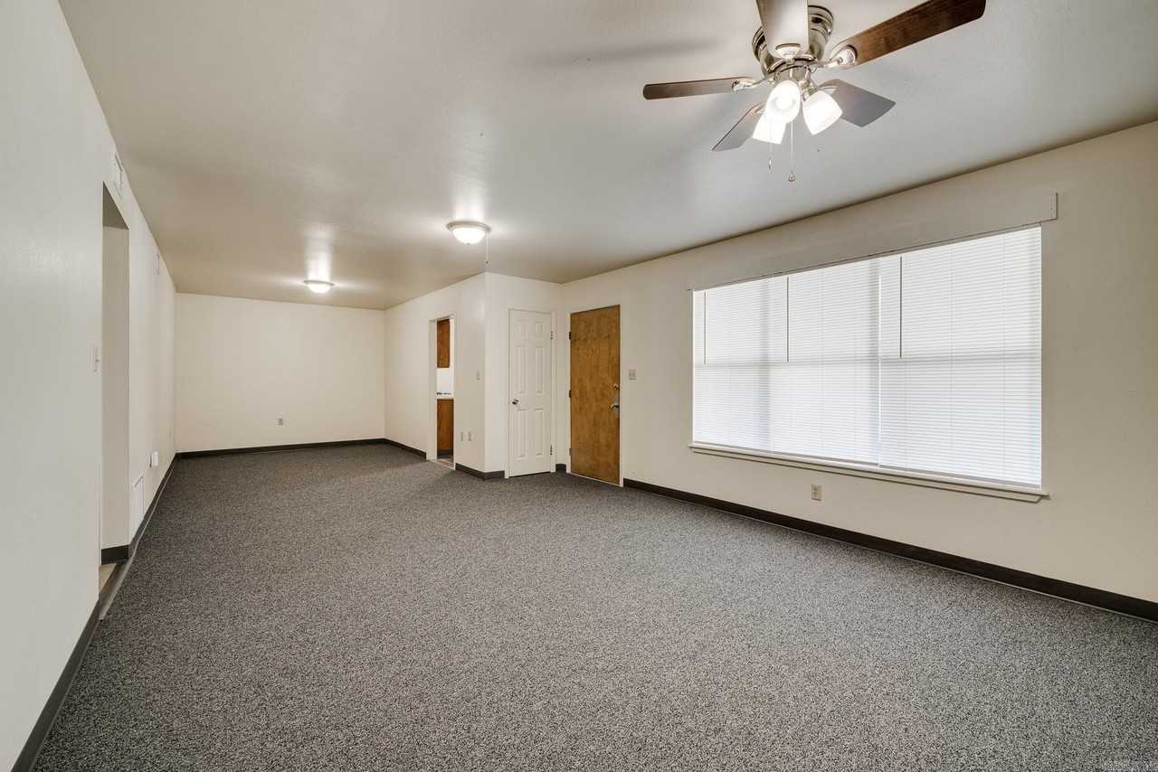 300 W Harding St - Photo 2 of 26