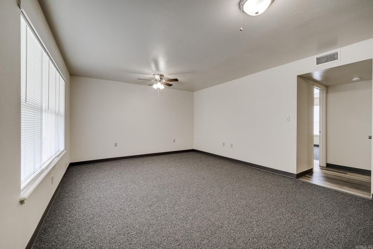 300 W Harding St - Photo 5 of 26