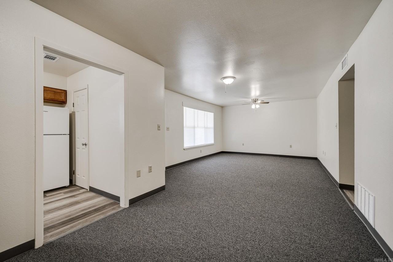 300 W Harding St - Photo 6 of 26