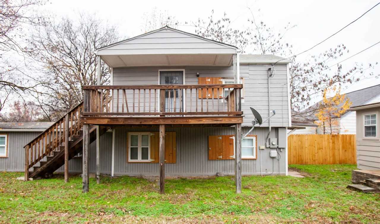 1409 W 18th St - Photo 3 of 19