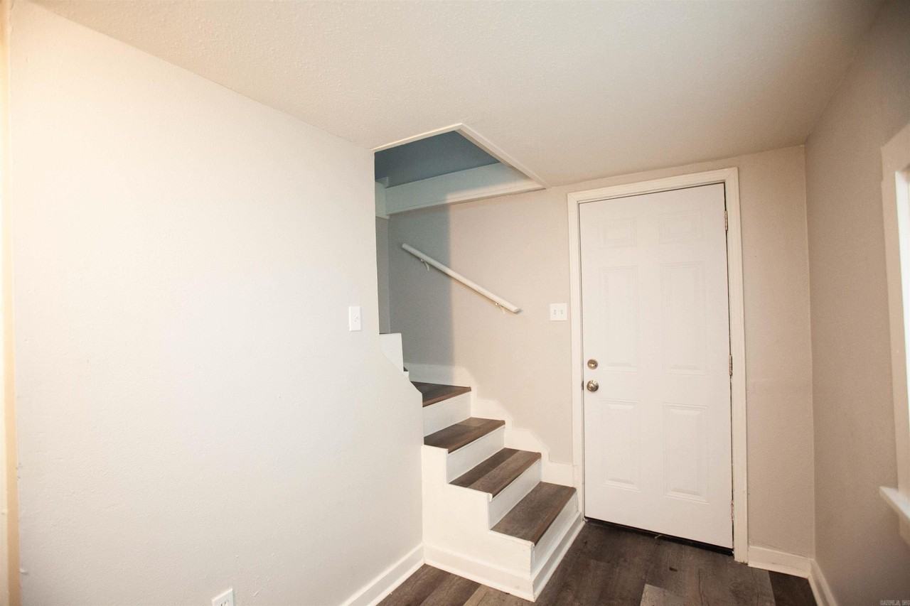 1409 W 18th St - Photo 5 of 19