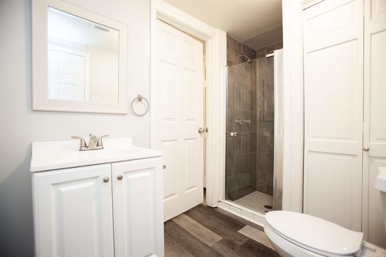 1409 W 18th St - Photo 7 of 19