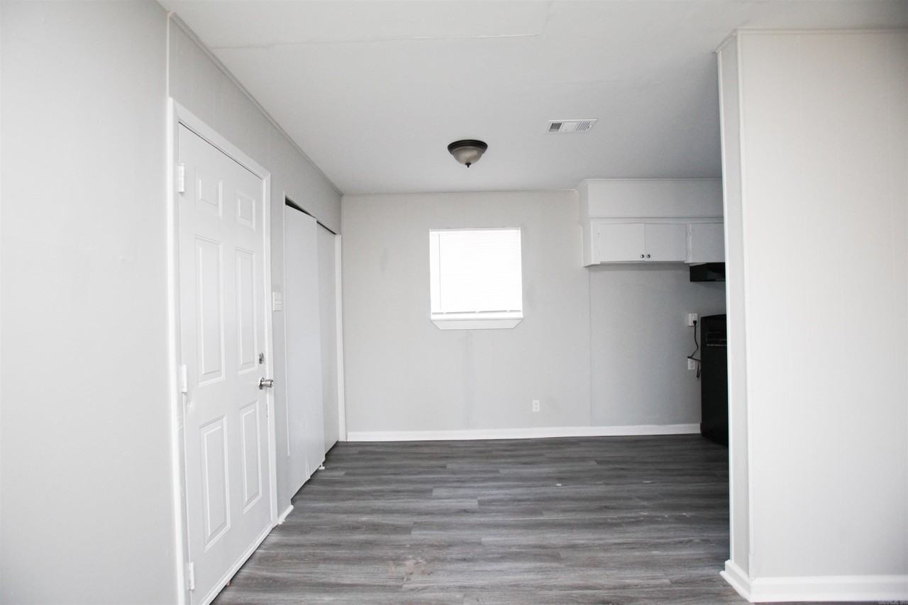 932 Greenlea Dr - Photo 3 of 11