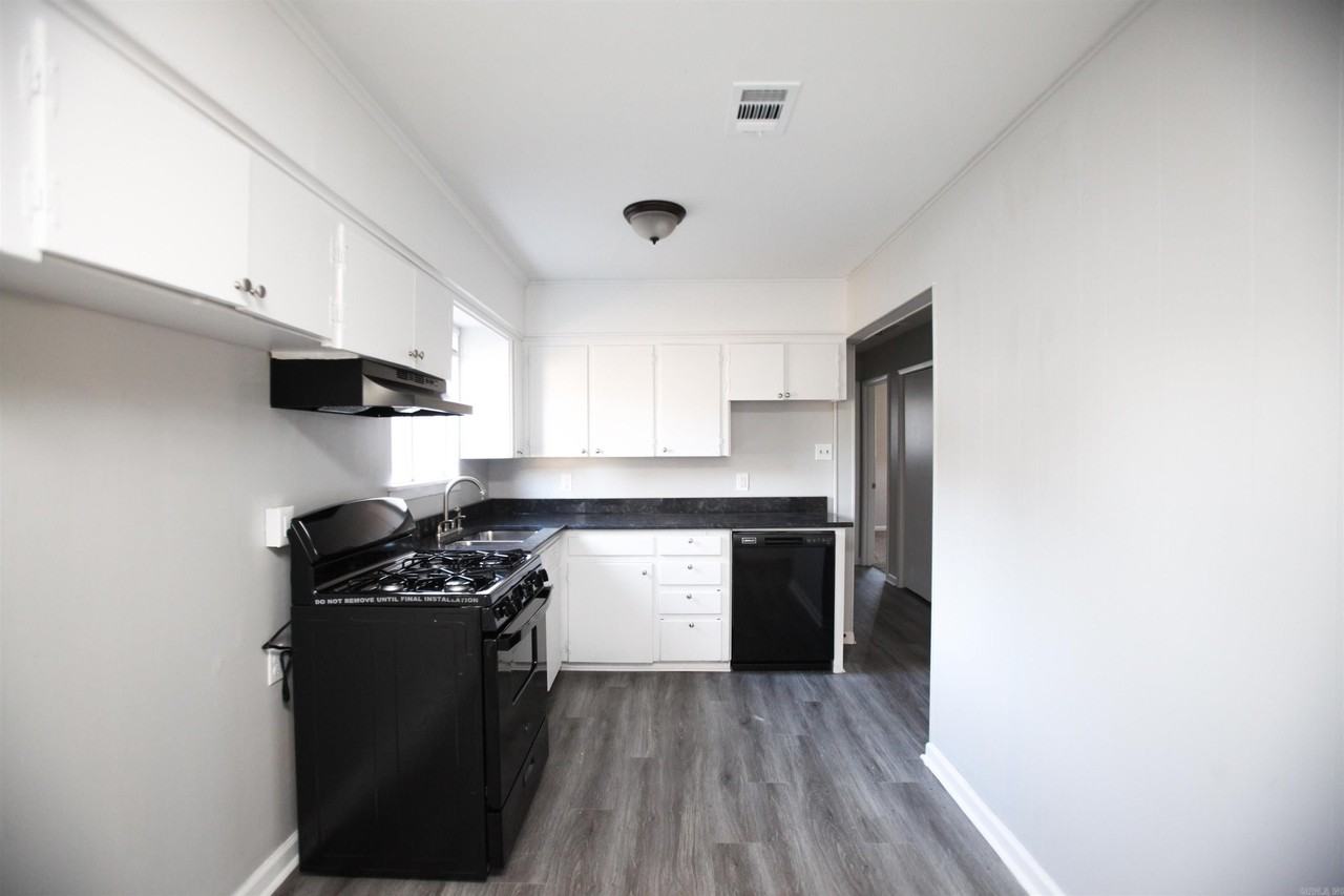 932 Greenlea Dr - Photo 4 of 11