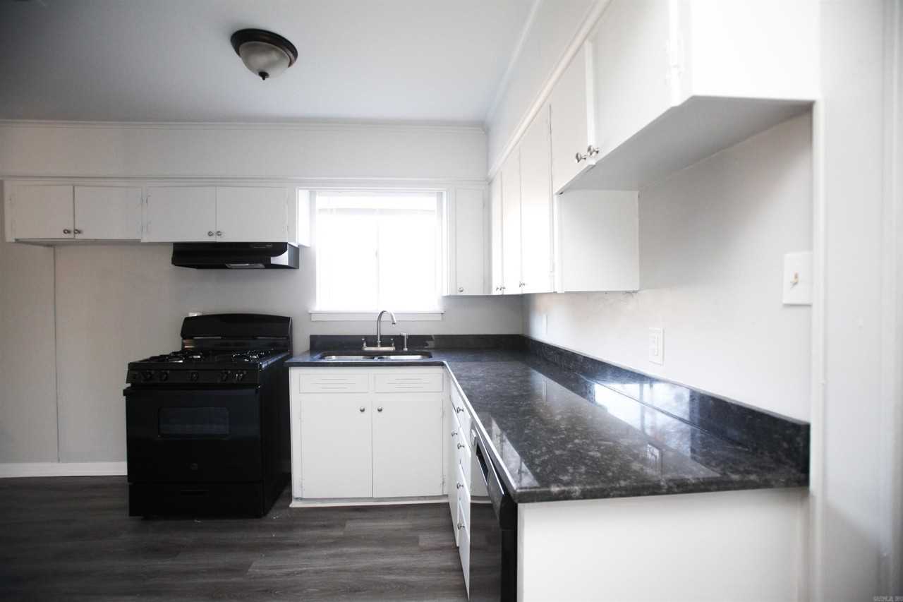 932 Greenlea Dr - Photo 5 of 11