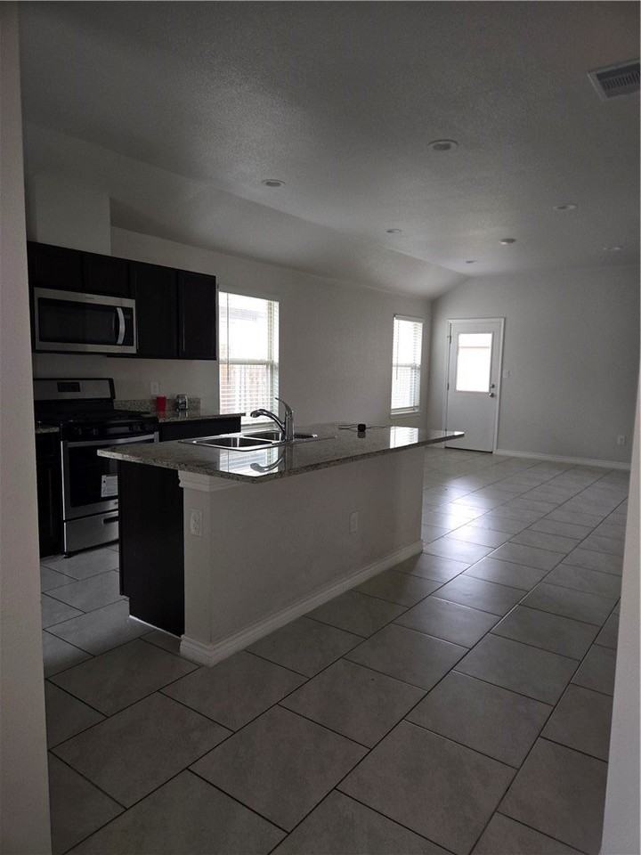 2314 Sky Crest Dr - Photo 3 of 13