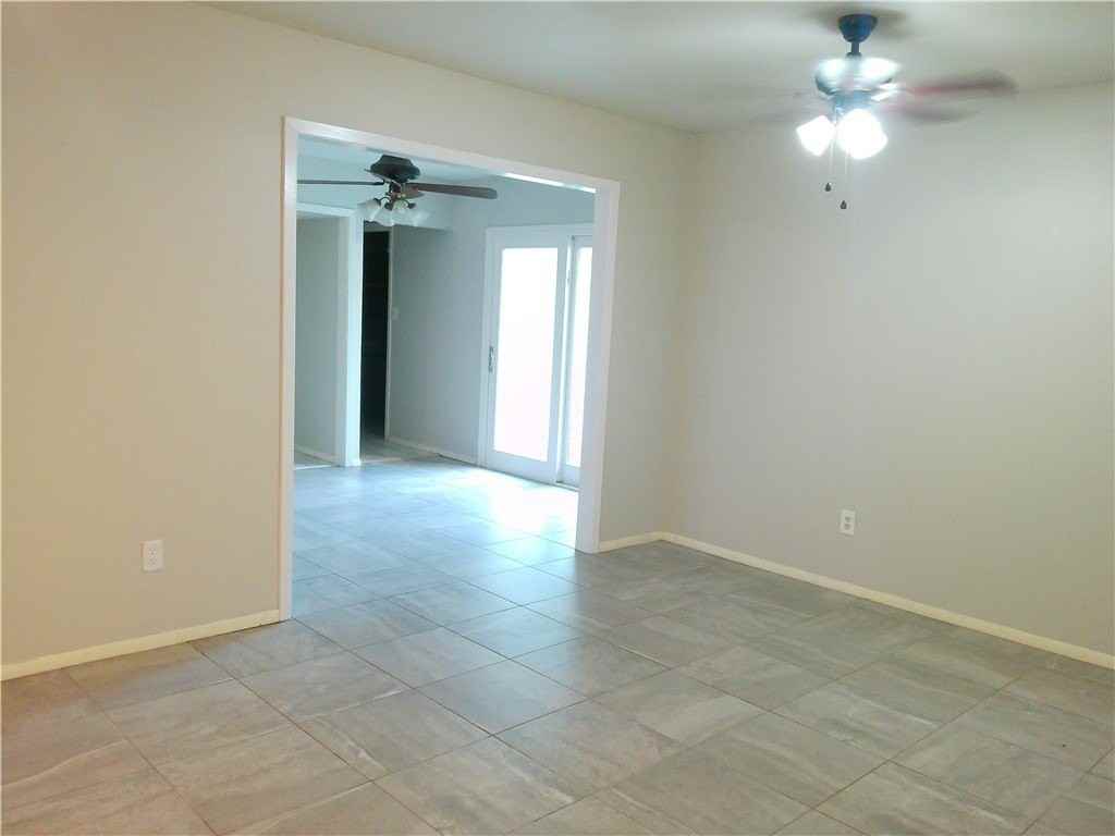 1902 Tara Dr - Photo 3 of 20