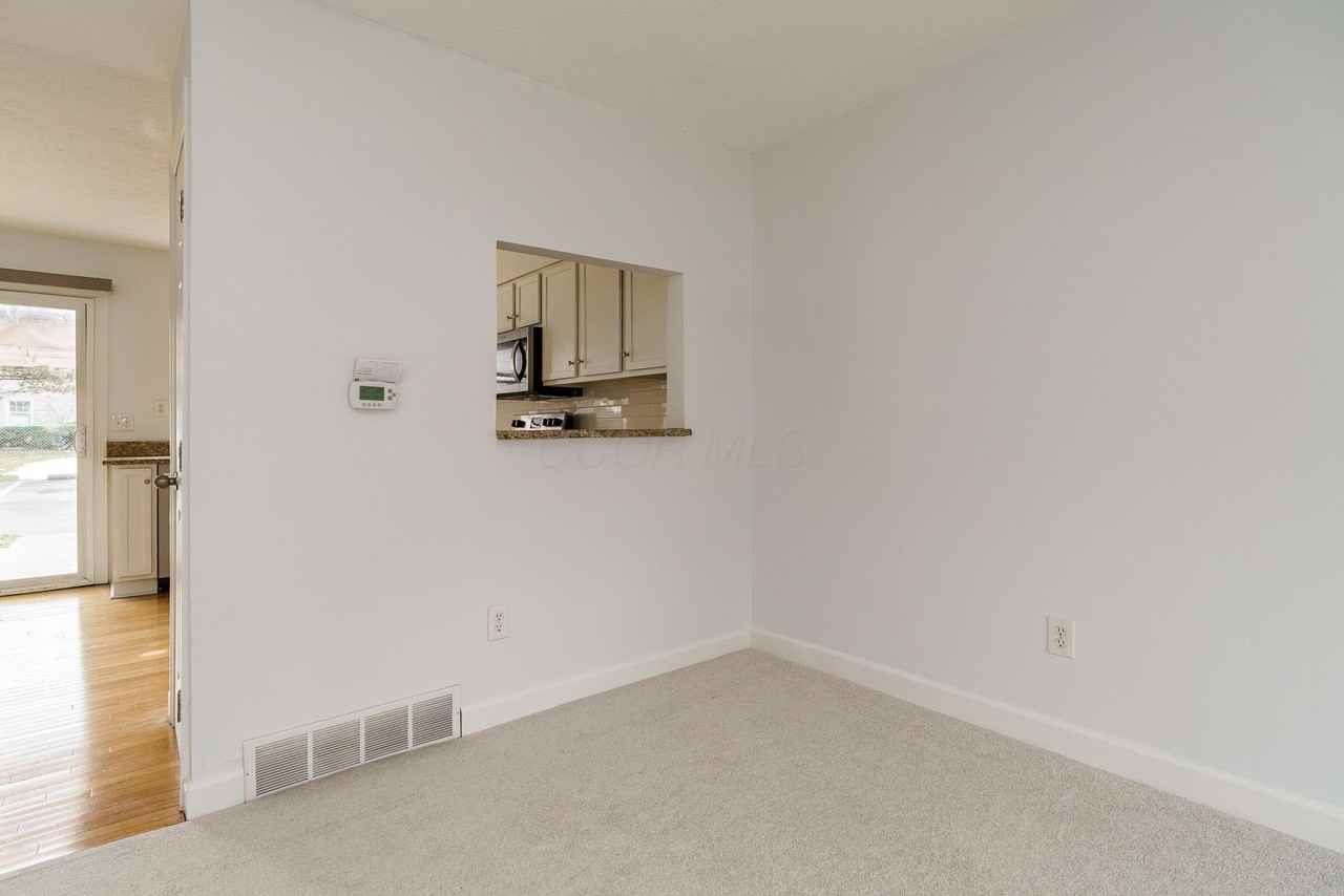 1217 Weybridge Rd - Photo 5 of 35