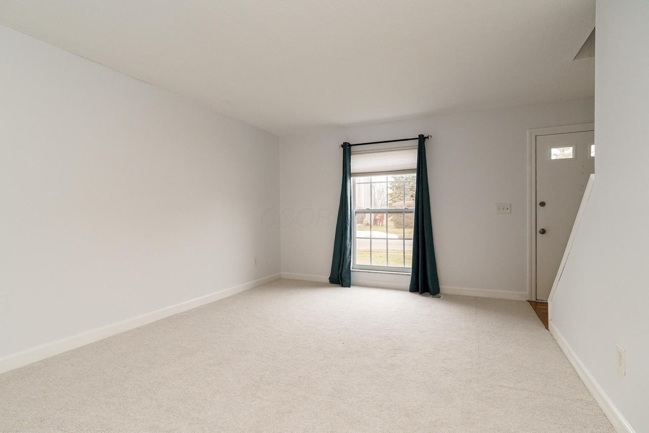 1217 Weybridge Rd - Photo 6 of 35