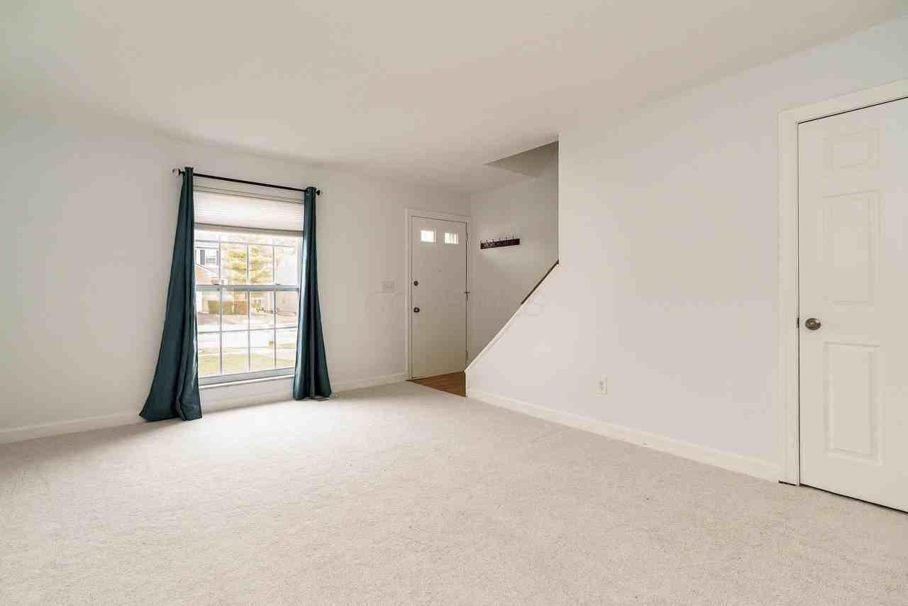 1217 Weybridge Rd - Photo 7 of 35