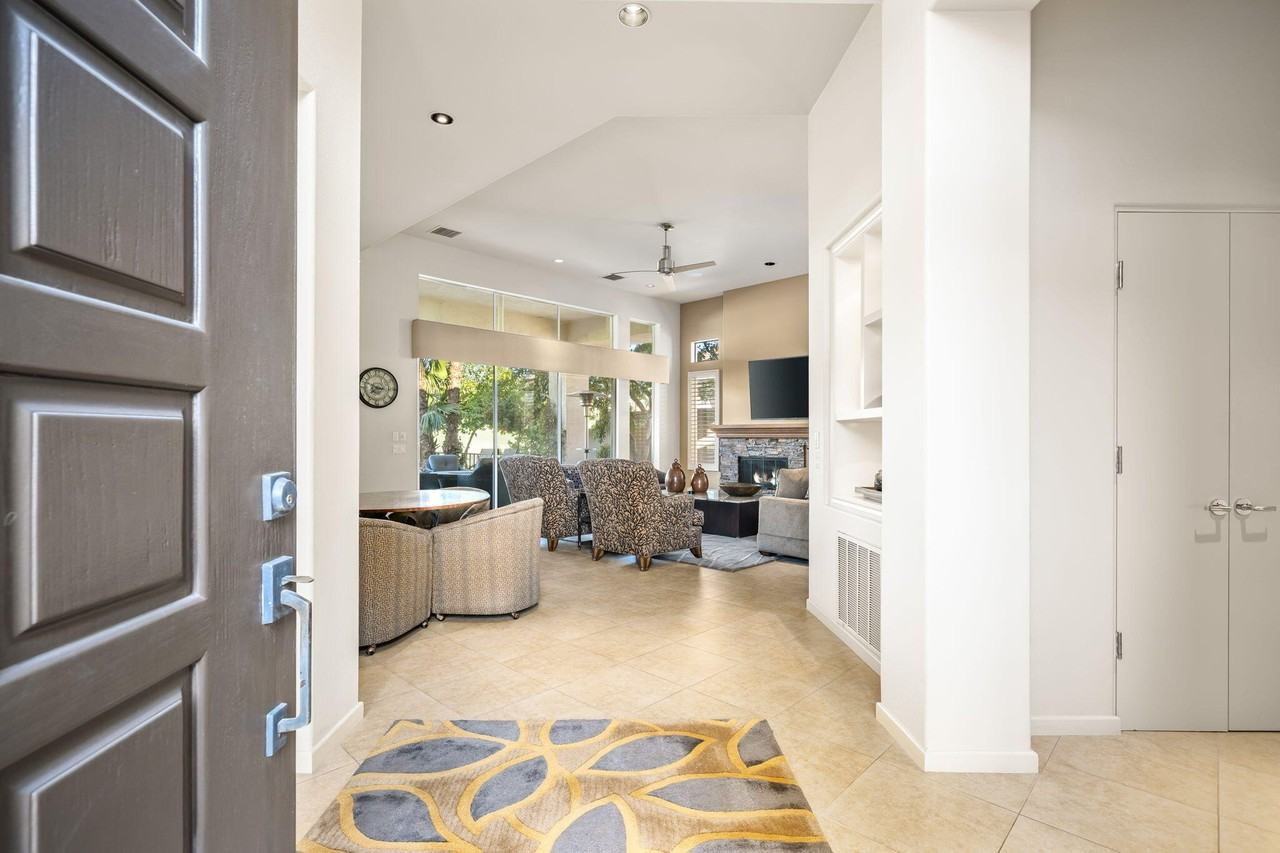 293 Desert Holly Dr - Photo 5 of 43