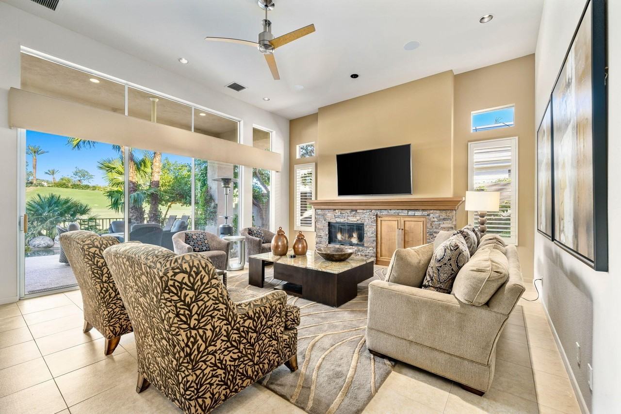 293 Desert Holly Dr - Photo 6 of 43