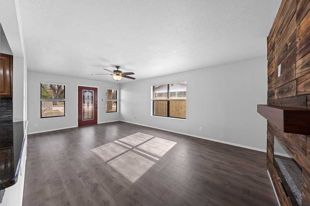 319 Pearl St - Photo 5 of 27